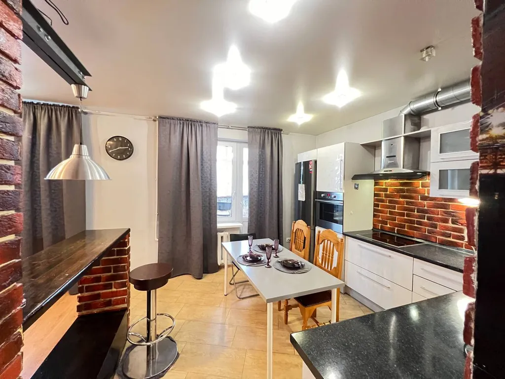 Видовая квартира с дизайнерским ремонтом в центре