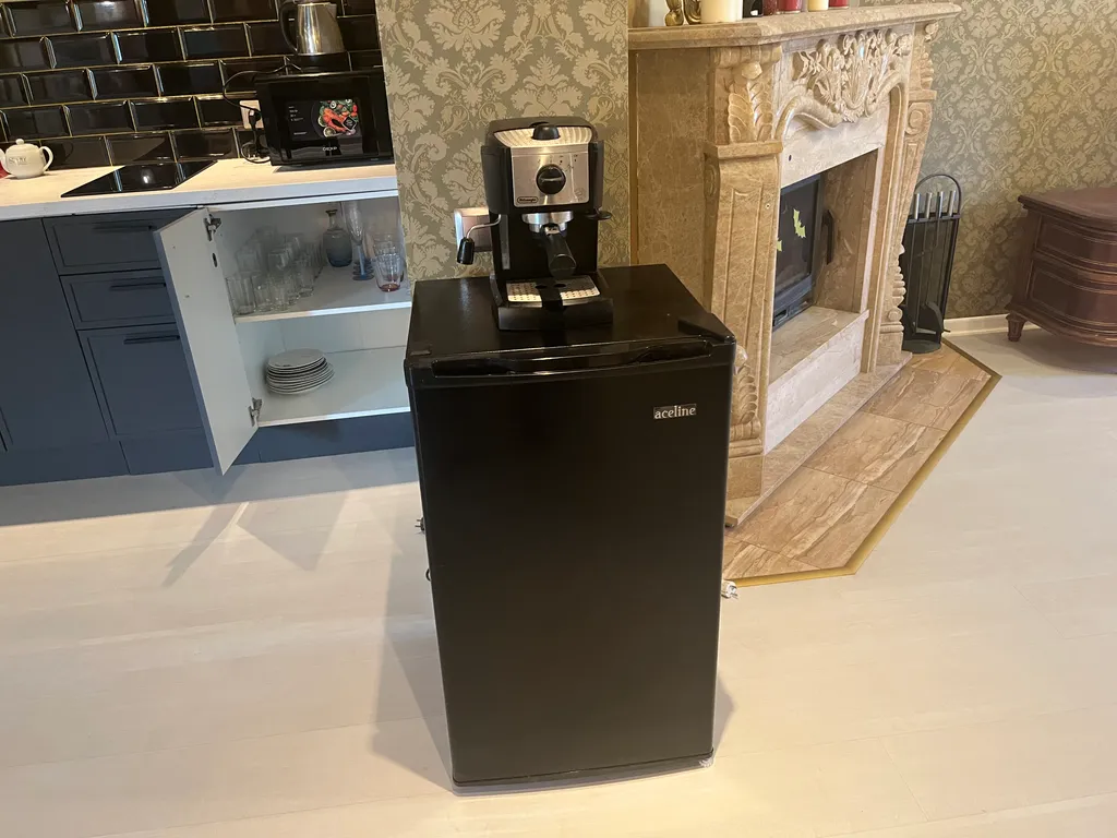 Уютный дом с бассейном, сауной и камином