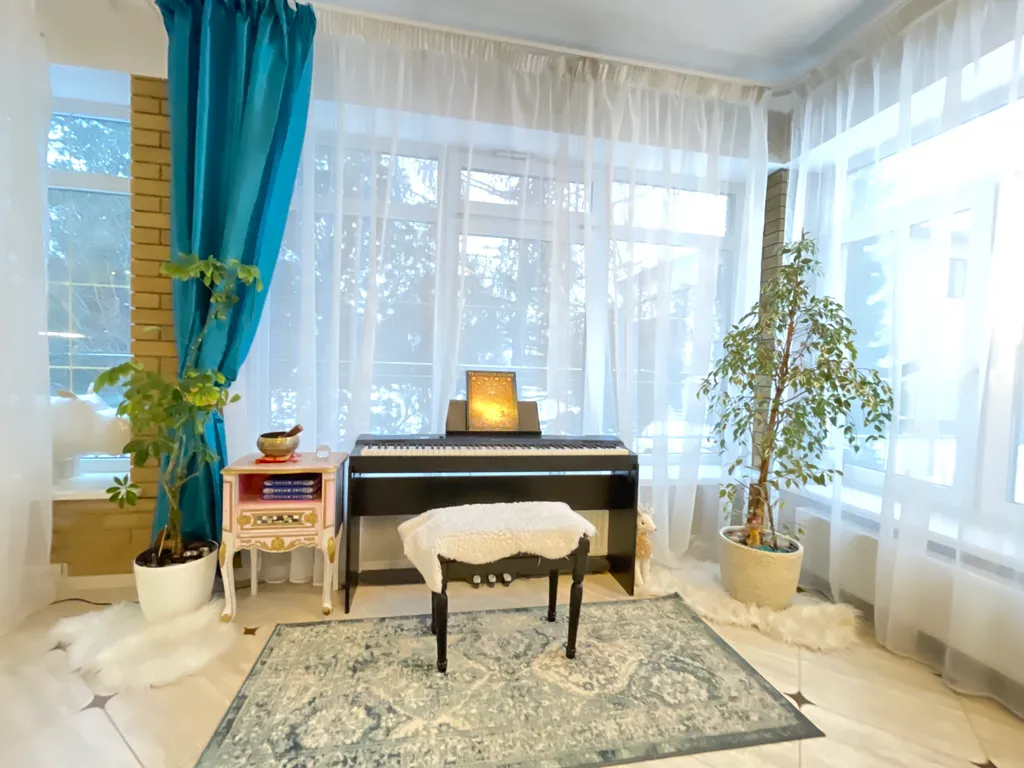 Атмосферный дом с баней, возле леса