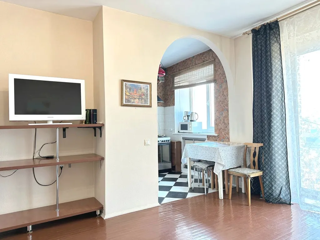 2-комнатная квартира в центре на Кирова рядом со стадионом Химик