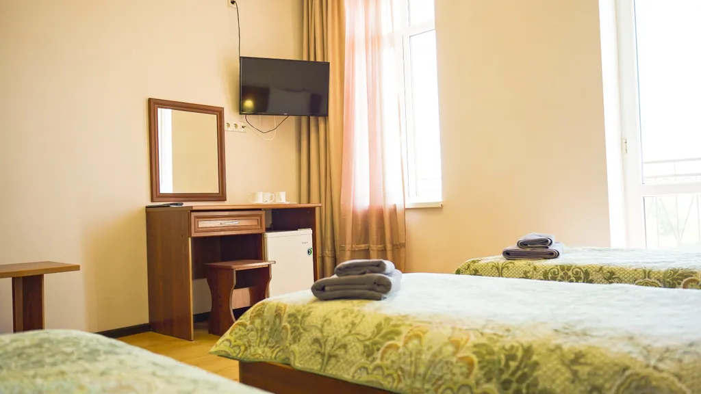 3-местный номер в отеле с бассейном, сауной и питанием