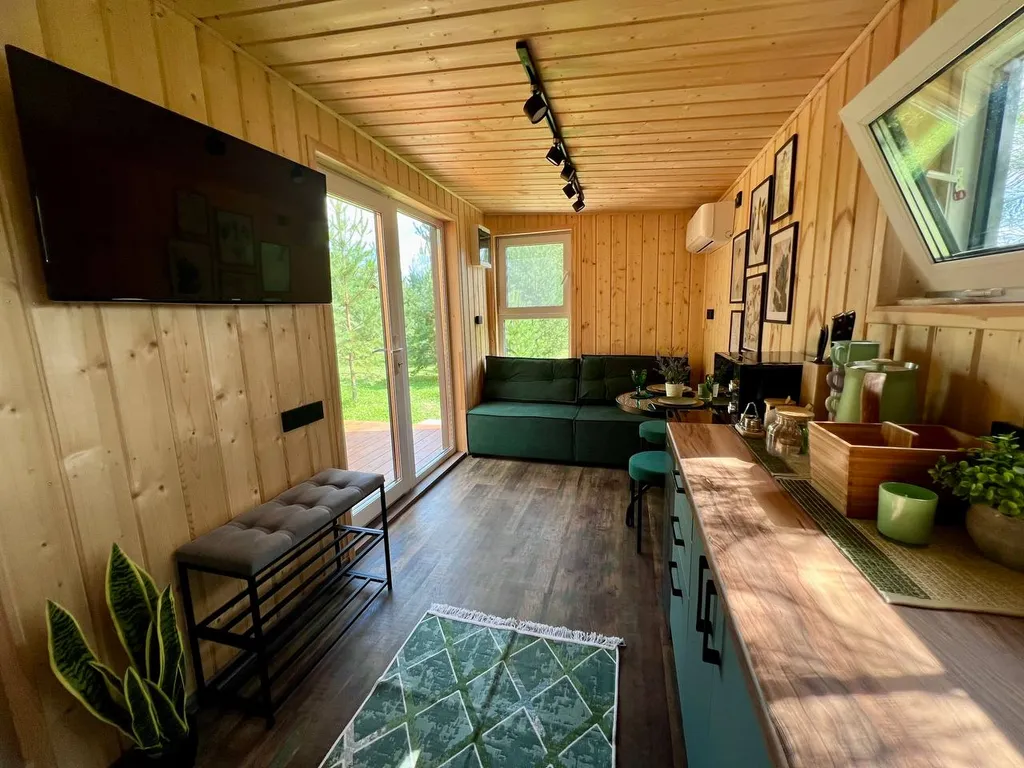 Атмосферный дом в соснах