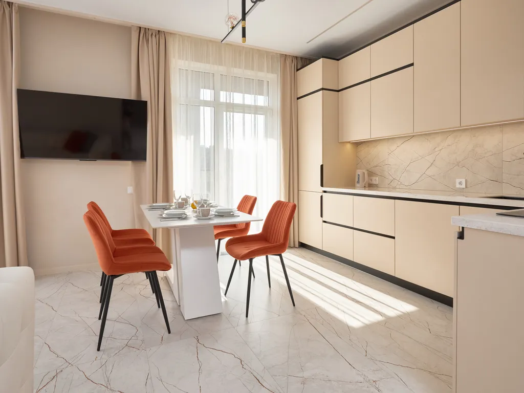 Современная, новая квартира с видом на горы