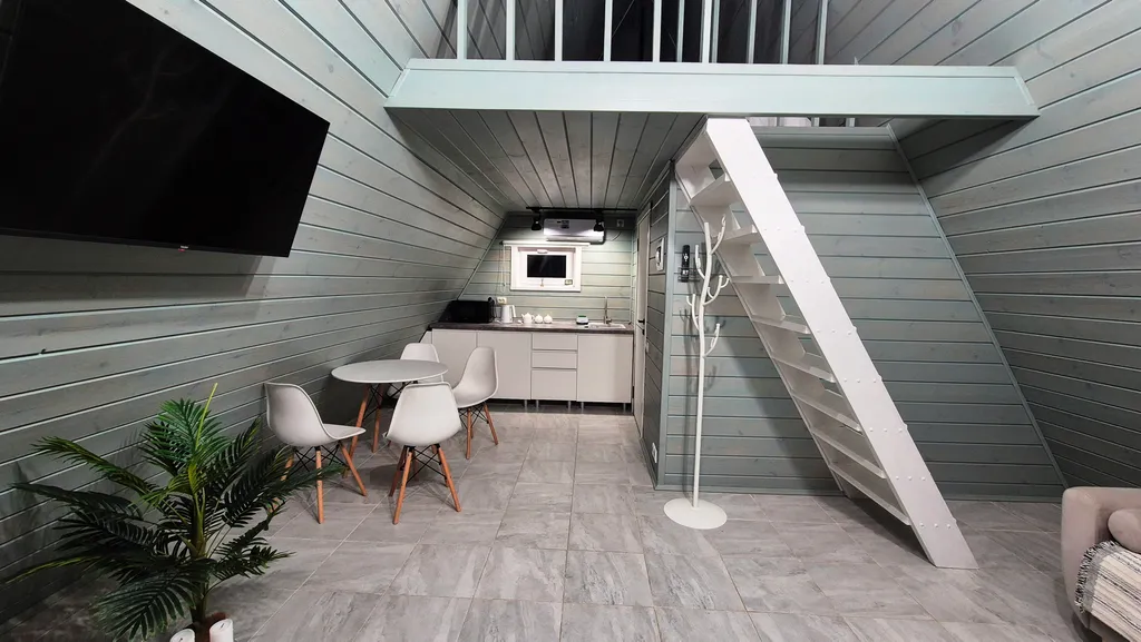 Дом в стиле A frame с чаном