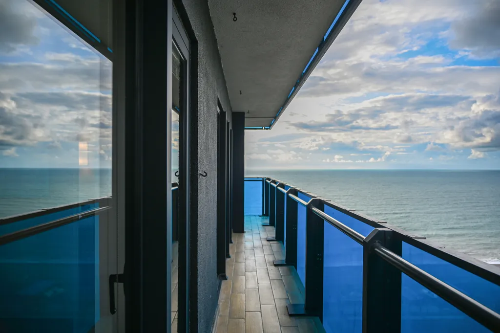 Большая 2+1 с шикарным видом на море и набережную, 22 этаж