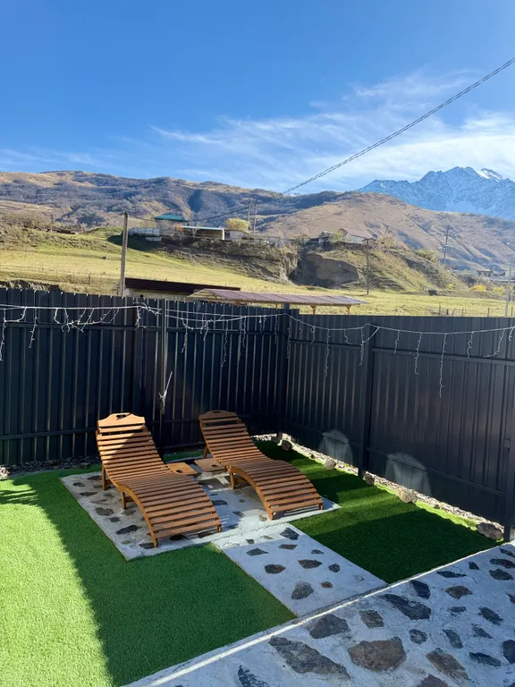 Уютный домик у реки для семейного отдыха