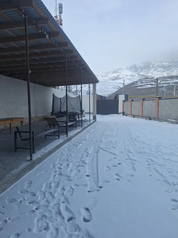 Уютный дом в самом центре гор