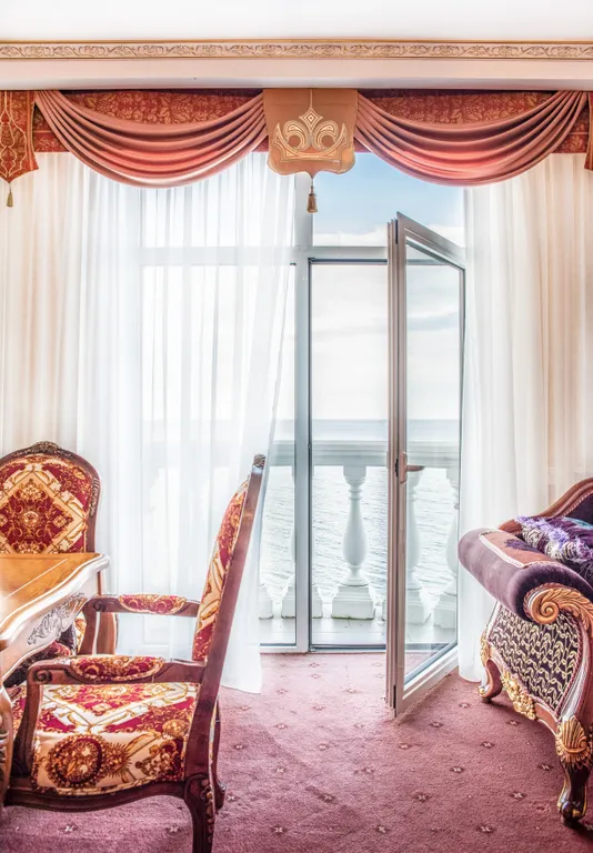 Представительский люкс с видом на море и балконом