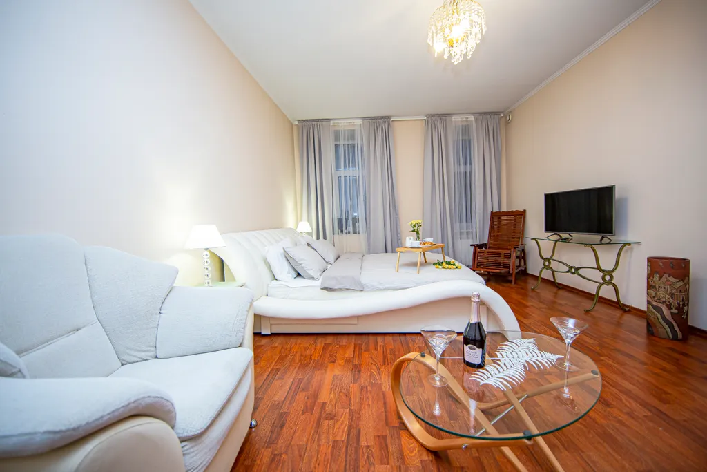 4BR Apartment next to St Isaak Cathedral