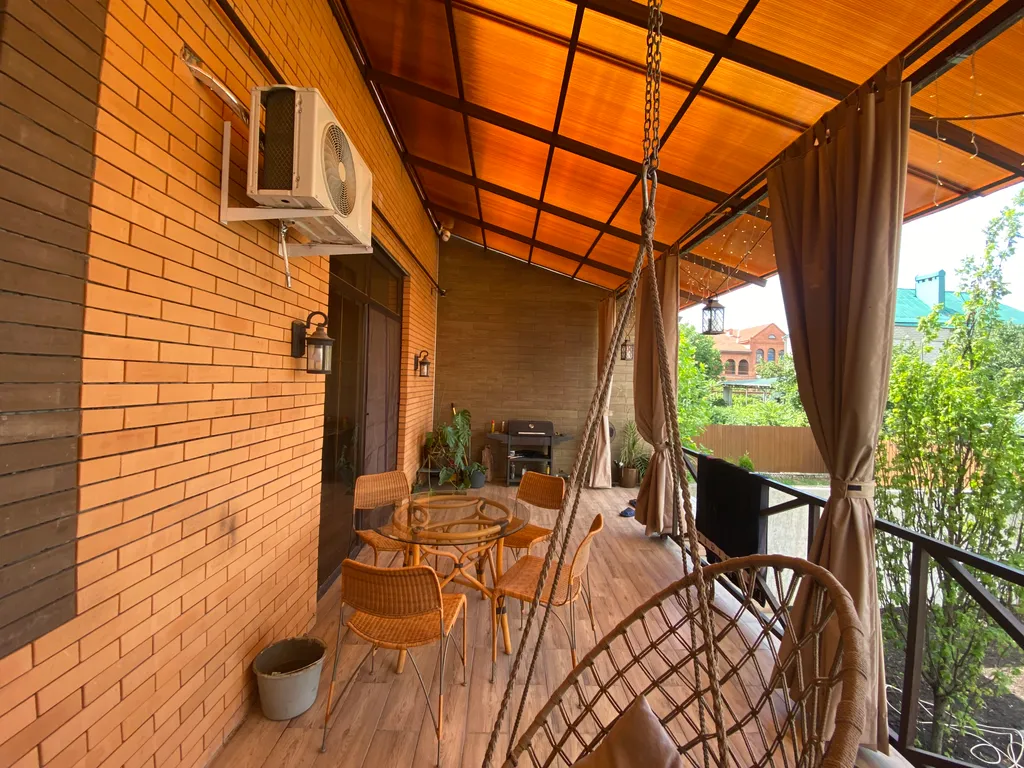 Огромный дом у парка Галицкого