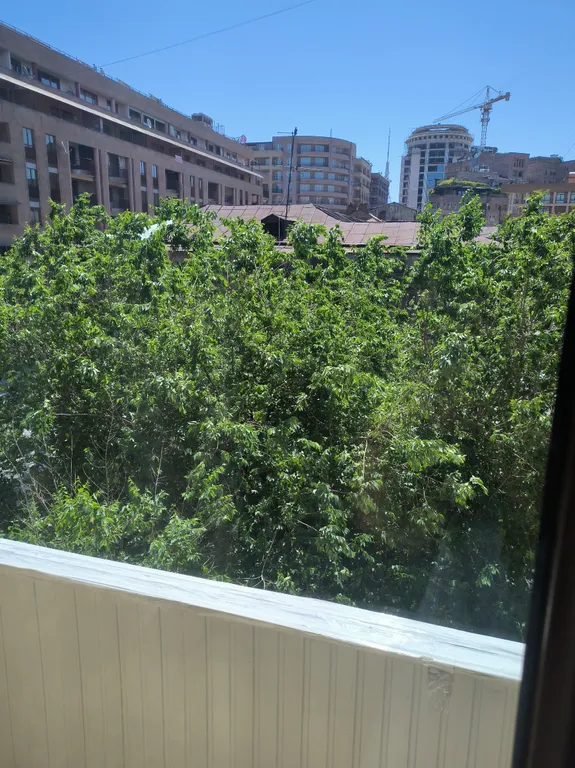 Уютная студия  с балконом в самом сердце Еревана