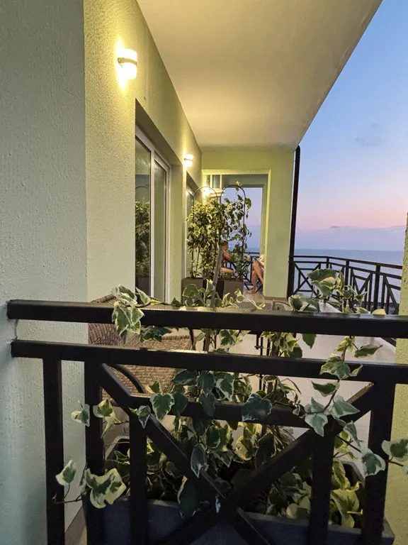 Коттедж Сдвоенные апартаменты с просторной солнечной террасой — Нижнее Учдере