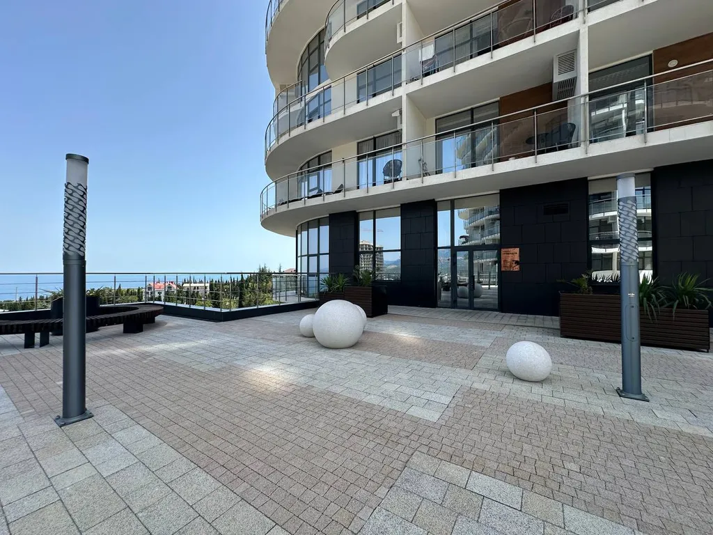 Апартаменты с видом на море и горы в доме бизнес класса