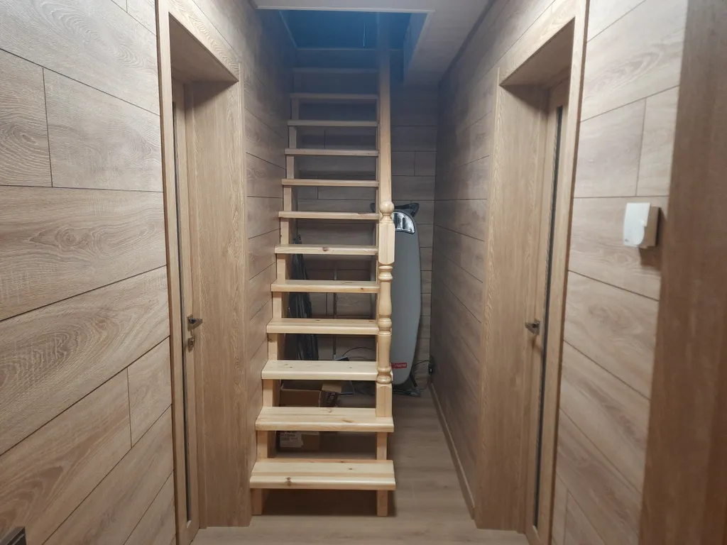 Домик в Пуще у озера