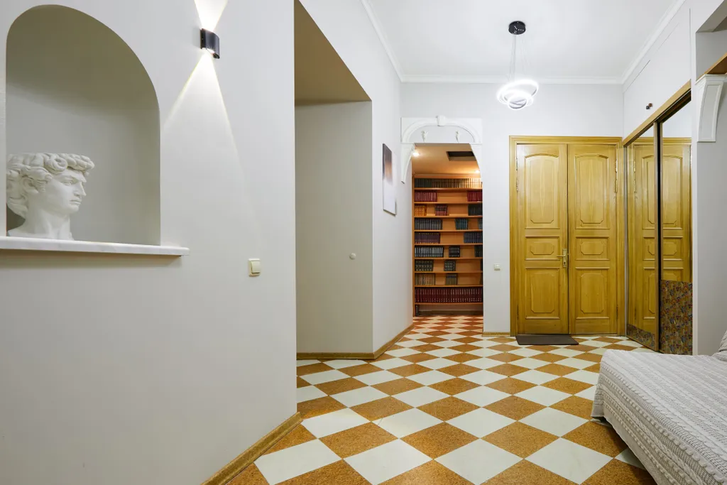 3 спальни, балкон, красивый дом