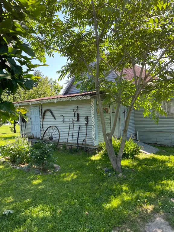 Дом с баней на берегу реки Волга с большой территорией