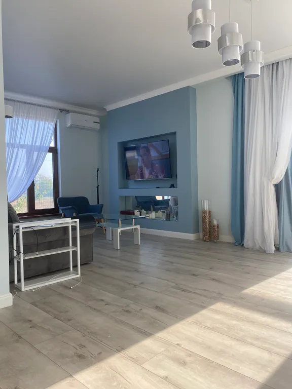 Дом с бассейном у моря