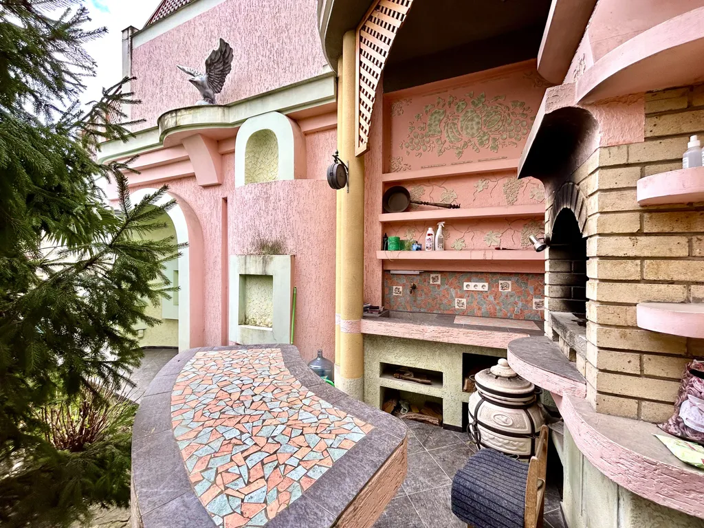 Вилла с бассейном и сауной в центре Ялты