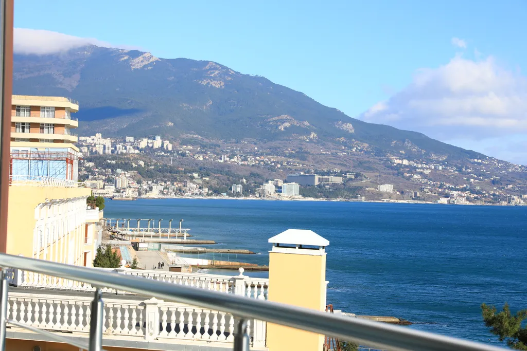 Двухкомнатные апартаменты 50 м от моря