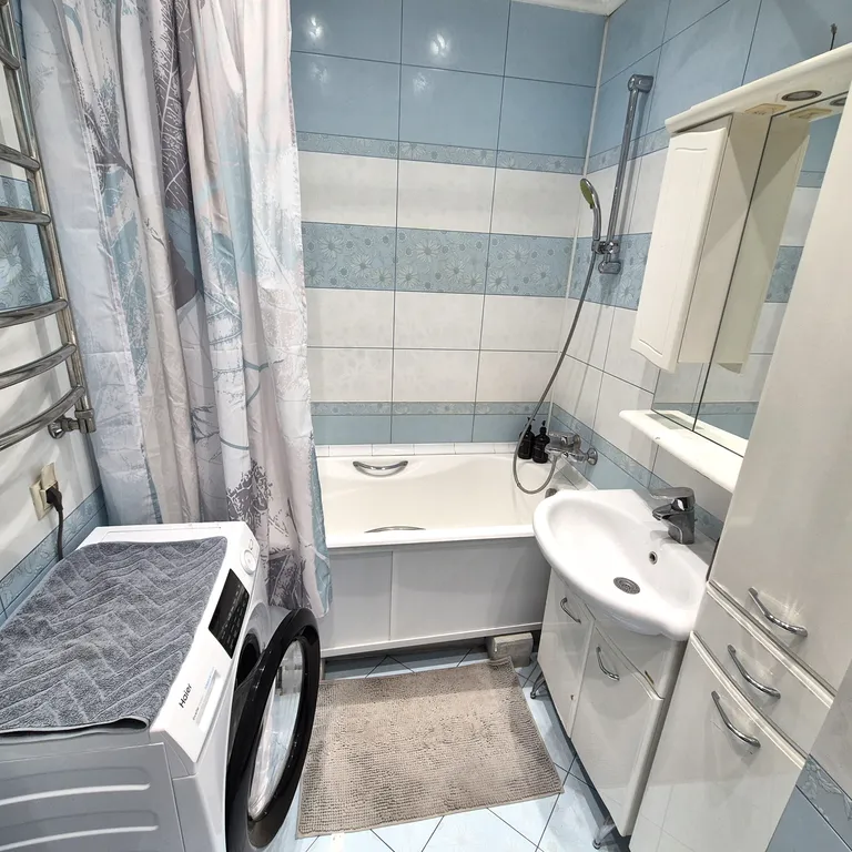 Большая светлая квартира на Колпакова