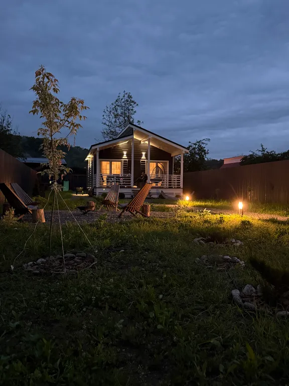 Новый дом с собственной территорией и видом на горы