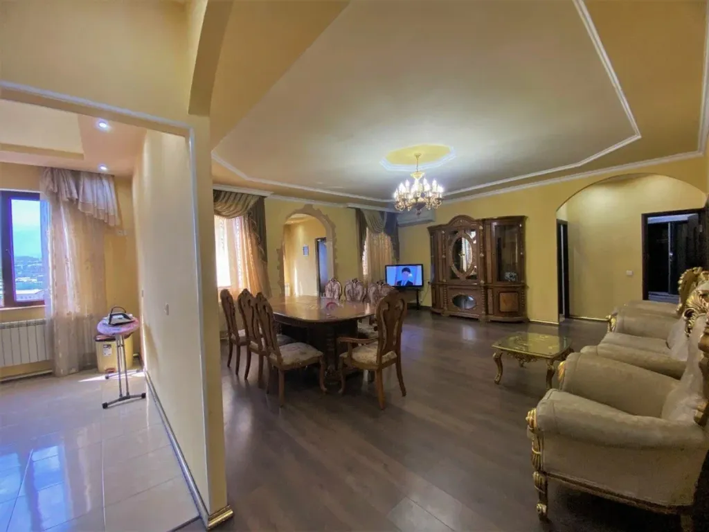 Large 5 bedroom luxury villa