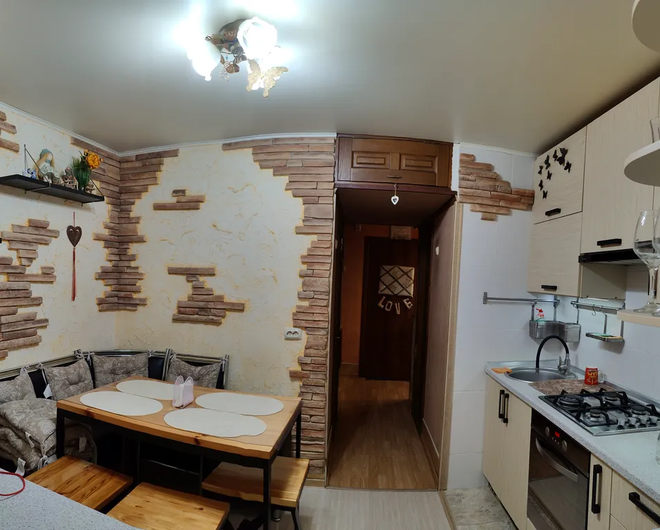 Просторная уютная 2-комнатная квартира с ремонтом в спальном районе