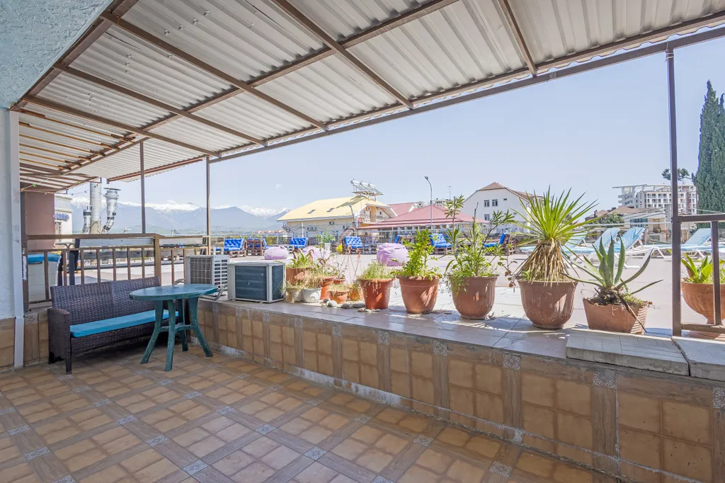 Трехместный номер с видом на горы