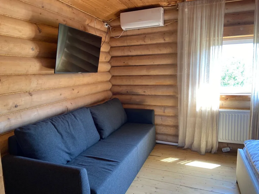 Дом из сруба с баней и бассейном