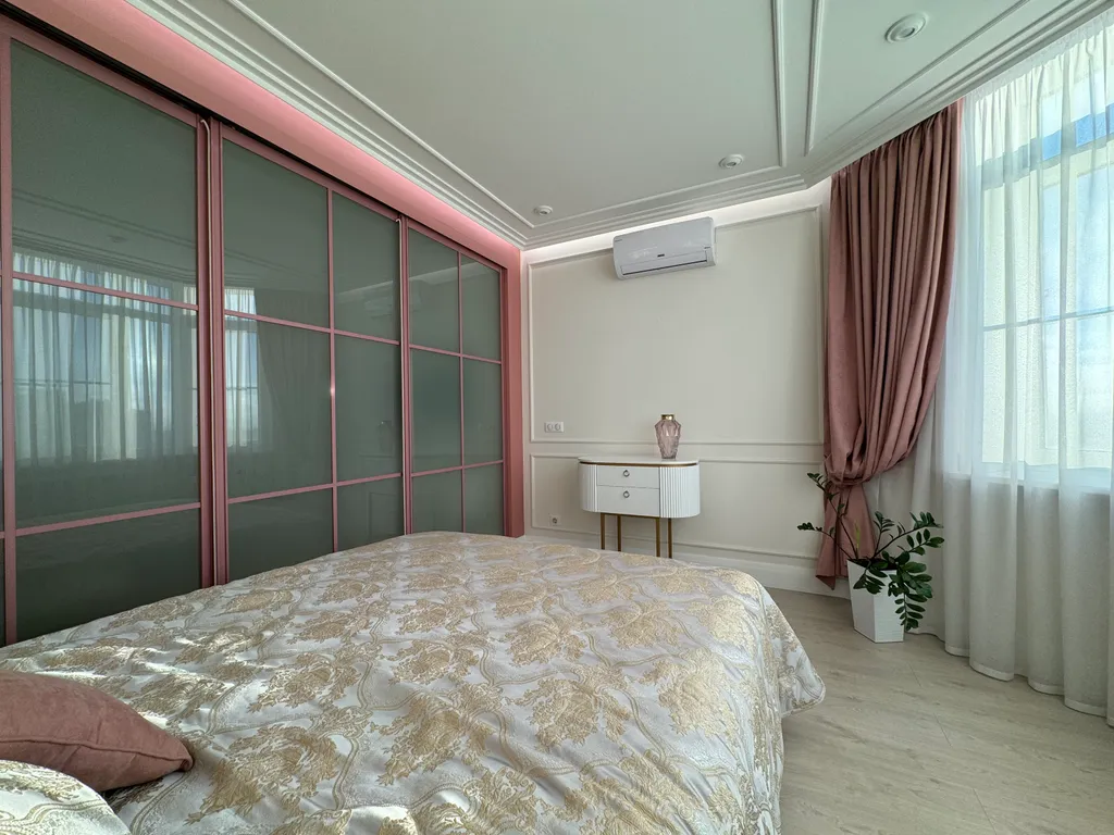 Квартира с новым ремонтом на центральной улице города