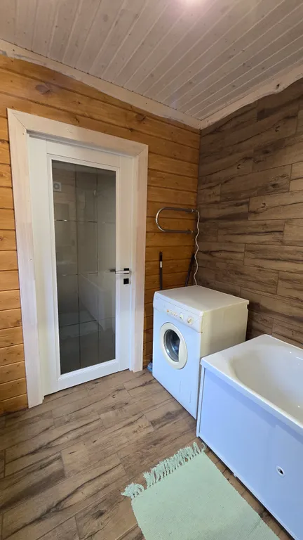 Уютная часть дома на берегу Волги в городе