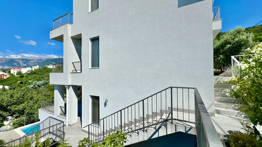 Часть дома с бассейном недалеко от моря Отрадное Ялта