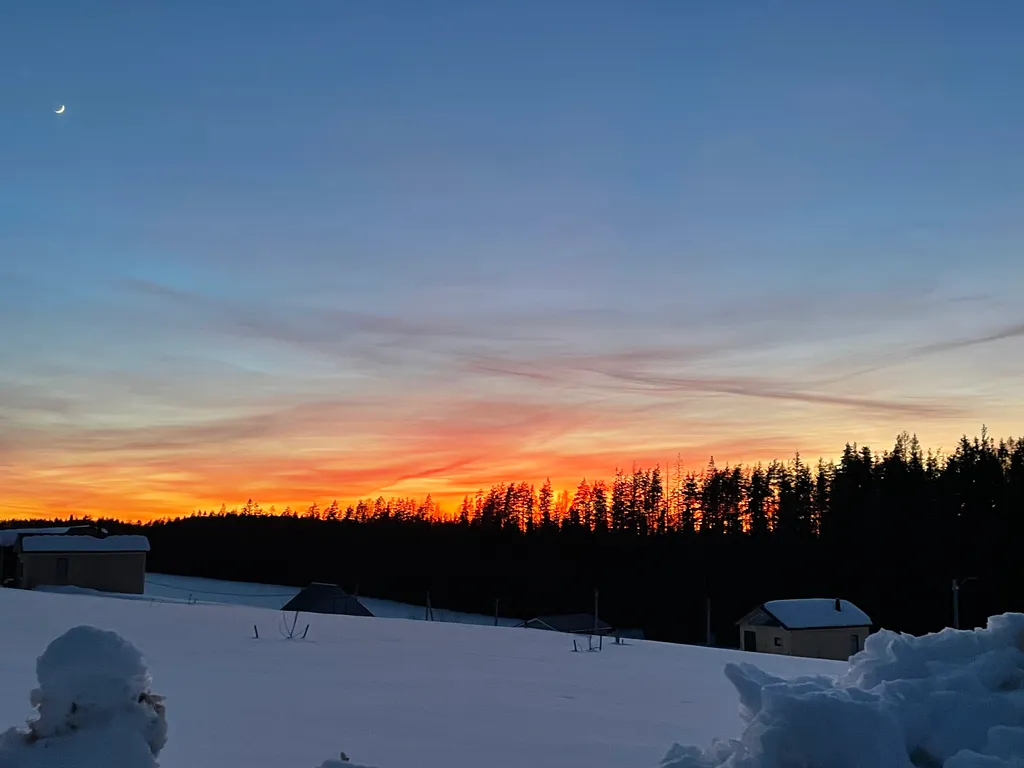 Коттедж с сауной на горке