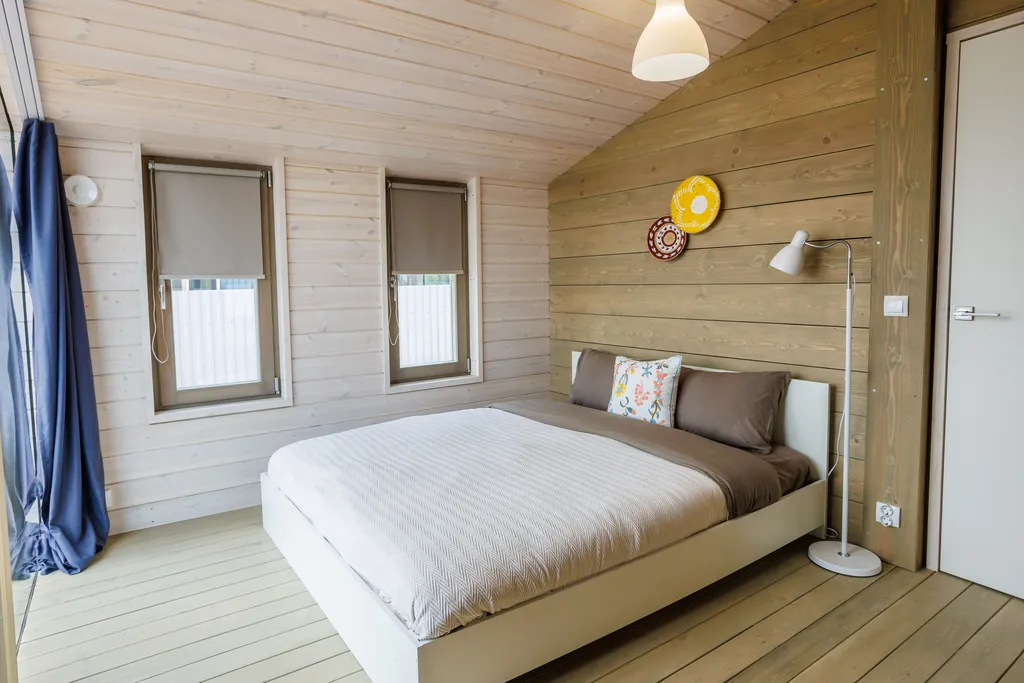 Загородный дом у леса и конюшни