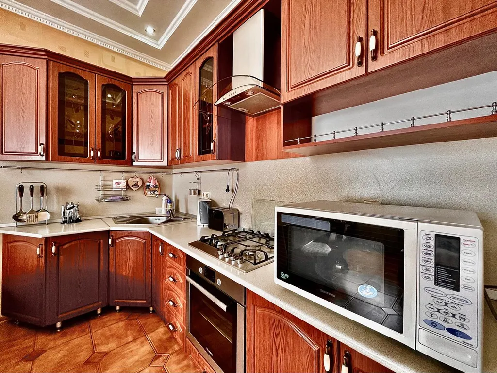 Огромный дом для большой семьи Лоза винограда