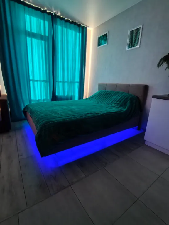 Студия с видом на город