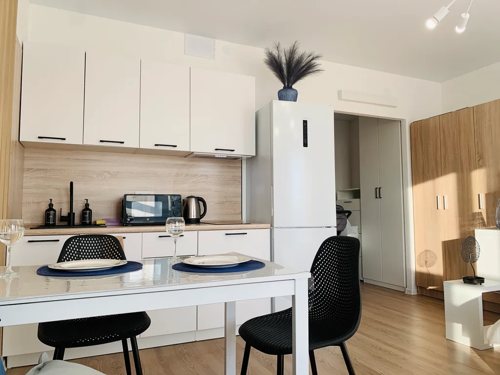 Светлая студия с видом на закат