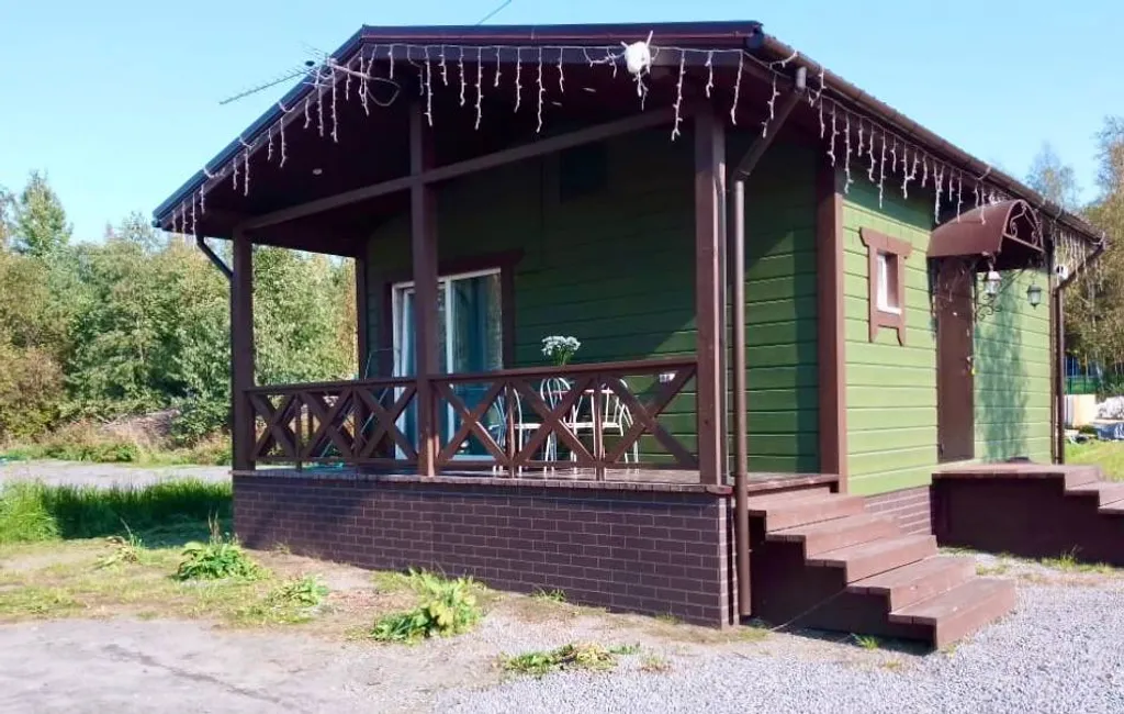 Уютный коттедж в деревенском стиле на берегу озера