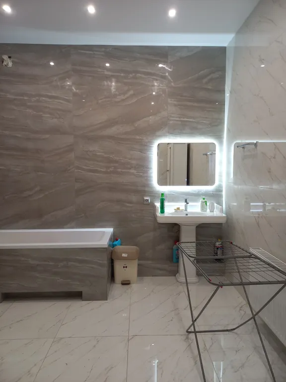 Резиденция в деревне в окружении леса