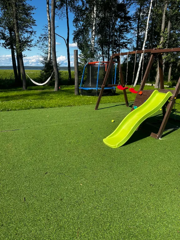 таунхаус на берегу озера с панорамными окнами, сауной и зоной барбекю