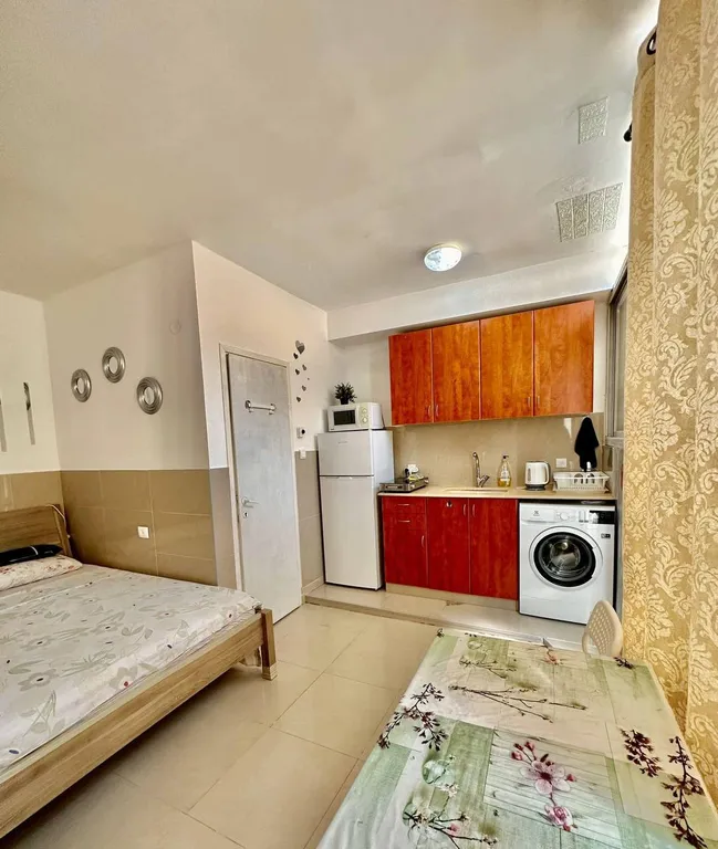 Небольшая новая студия в бат яме 150 мет от моря, очень тихая светлая