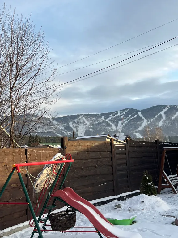 Дом благоустроенный с видом на гору