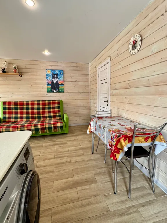 Уютный домик на берегу