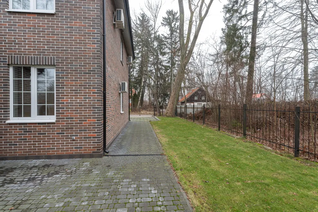 На первой линии от моря сдам полдома