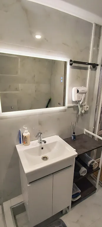 Таунхаус у озера с видом на горы