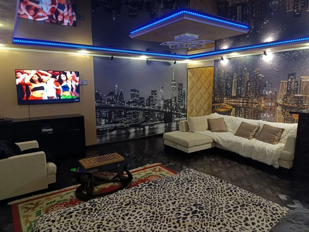 Квартира Люкс "Ночной город" — аренда посуточно в Макеевка