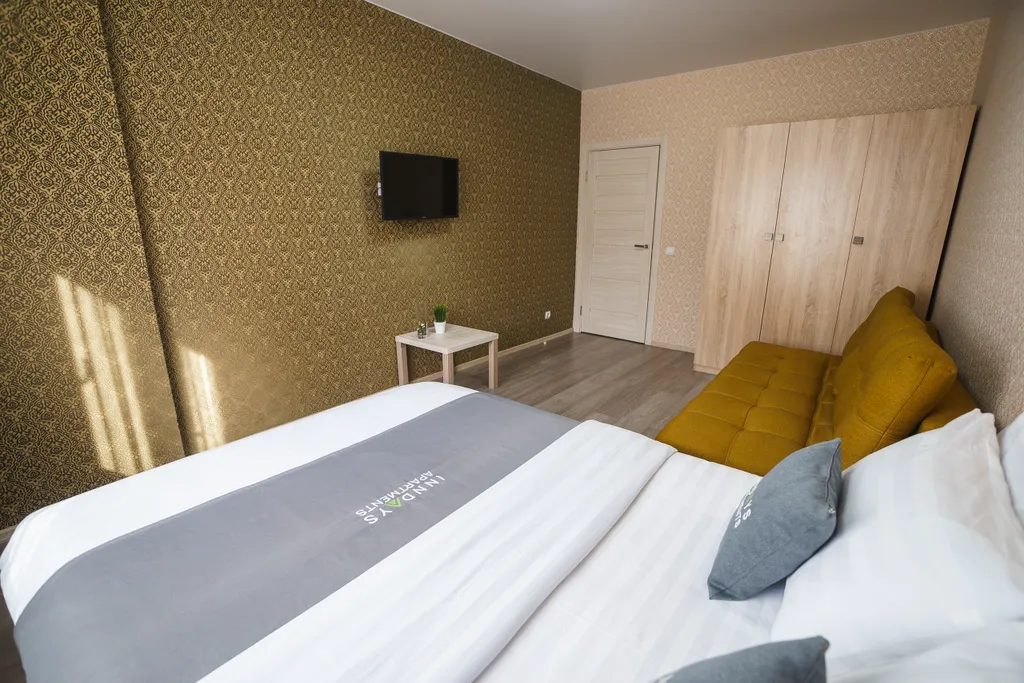 Однушка с двуспальной кроватью и диваном