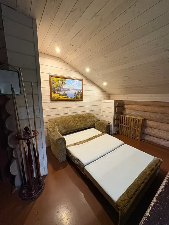 Деревянный дом у озера с сауной и бильярдом