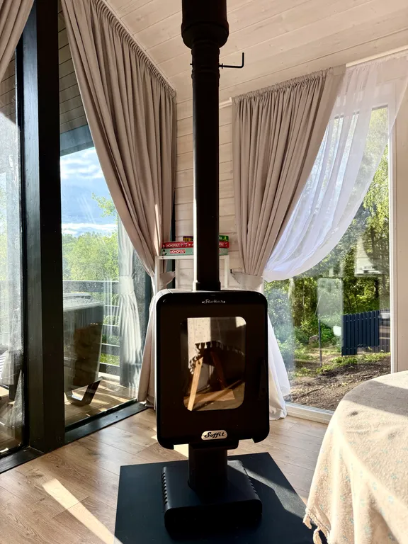 Семейный дом с панорамной сауной и камином