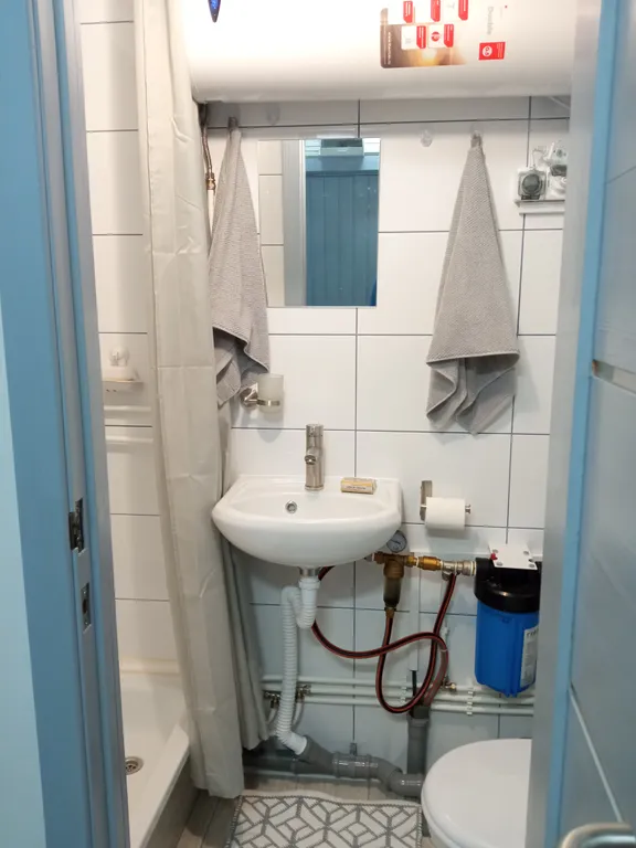 Домик у самого озера